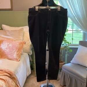 Size extra large pull on rider by Lee skinny jeans